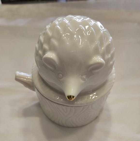 Anthropologie, Hedgehog stacking measuring cups. - Picture 2 of 9